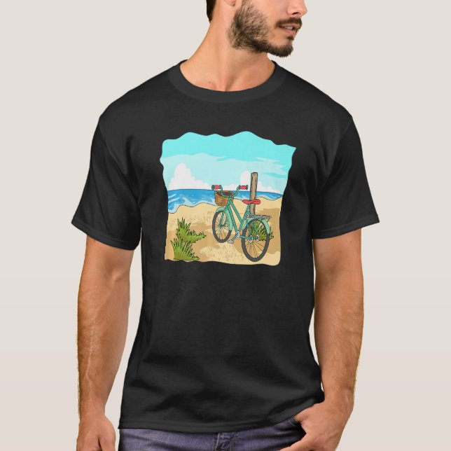 Bicycle on the beach dunes for a holiday by the se t shirt (Framsida)