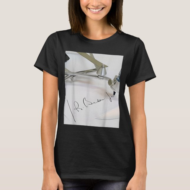 Biden Autopen Signature Funny  T Shirt (Framsida)