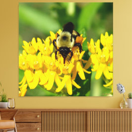 Biet festar på fjärilsväxtens vilda blommor canvastryck