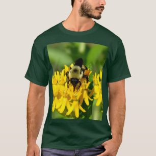 Biet festar på fjärilsväxtens vilda blommor t shirt