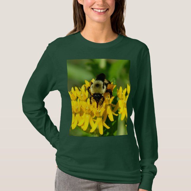 Biet festar på fjärilsväxtens vilda blommor t shirt (Framsida)
