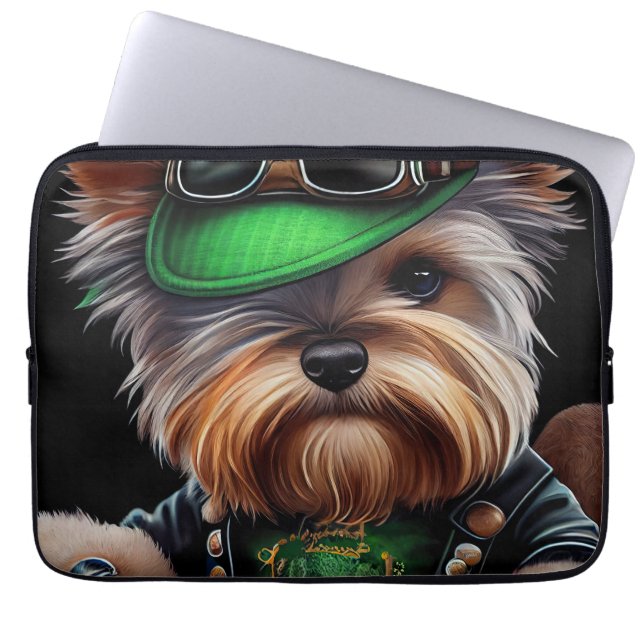 Biewer Terrier Hund Driving Bike St. Patrick's Day Laptop Fodral (Framsidan)