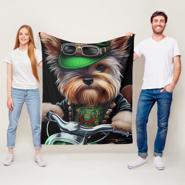 Biewer Terrier Hund Kör Cykel St. Patricks Dag Fleecefilt (På plats)