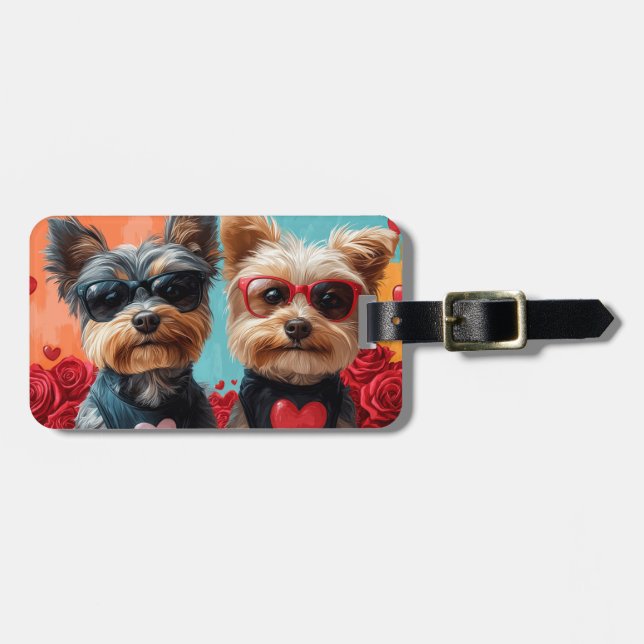 Biewer Terrier Med Hjärtrosar Alla Hjärtans Dag Bagagebricka (Horisontell Framsida)