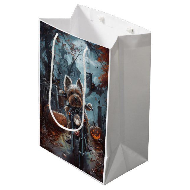 Biewer Terrier Riding Motorcykel Halloween Scary (Framsidan Vinklad)