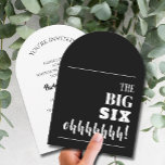 BIG 60:e Födelsedagsfesten Arch Inbjudningar<br><div class="desc">Att kasta en milstolpe 60:e födelsedagsfesten? Se till att skicka en inbjudan som kommer att få gästerna upphetsade för party. "BIG SIX ohhhh!" - (fler åldrar i vår samling eller byte till vilken ålder som helst och till vilken bakgrund som helst i färg på framsidan och anpassa dina party-detaljer på...</div>