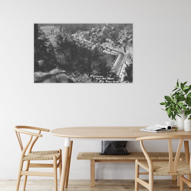 Big Bear Sjö, CA Highway ovanför dammen Canvastryck (Skapare uppladdad)