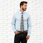 Big Black and White Houndstooth Slips<br><div class="desc">En enkel stor vit och svart tandhund stil kontrollerade mönster. Anpassa den vita bakgrunden färg. Kopiera och klistra in baksidan om du vill ha en dubbelsidig slips. Överför den här sömlösa plattan mönster till andra presenter och hemdekanter.</div>