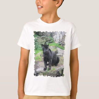 Big Black Jaguar Cat på Sitta på Sten T-shirt