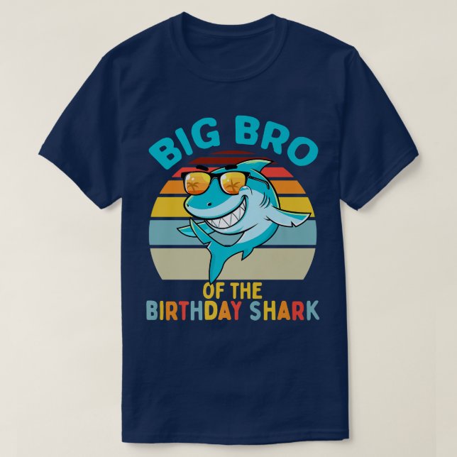 Big Bro of the Shark Birthday Brother Matching Fam T Shirt (Design framsida)