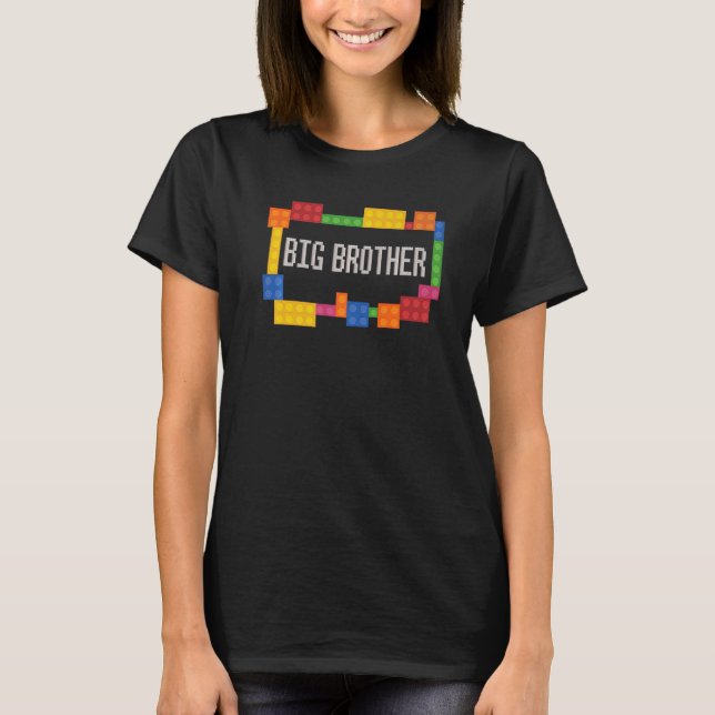 Big Brother blockerar huvudbyggaren Brick Builder  T Shirt (Framsida)