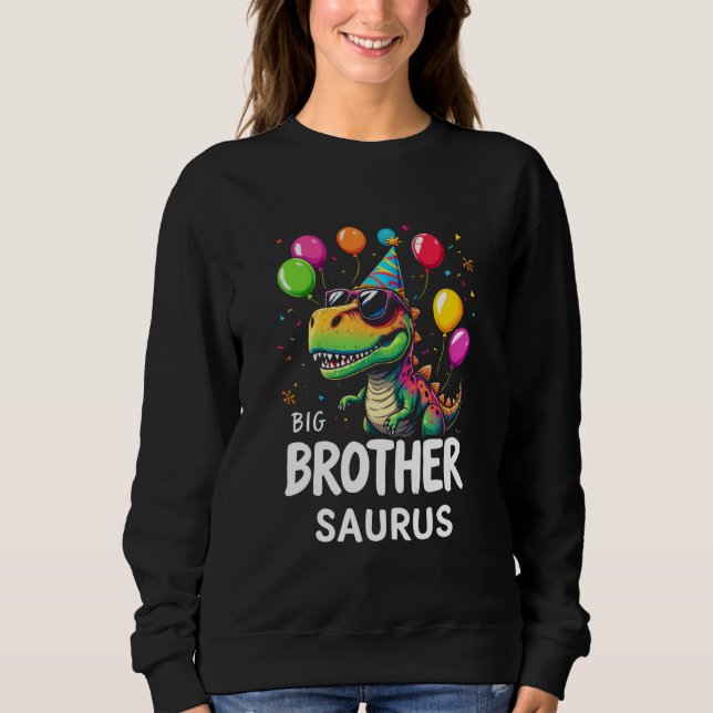 Big Brother Saurus Playful Dinosaur T Shirt (Framsida)