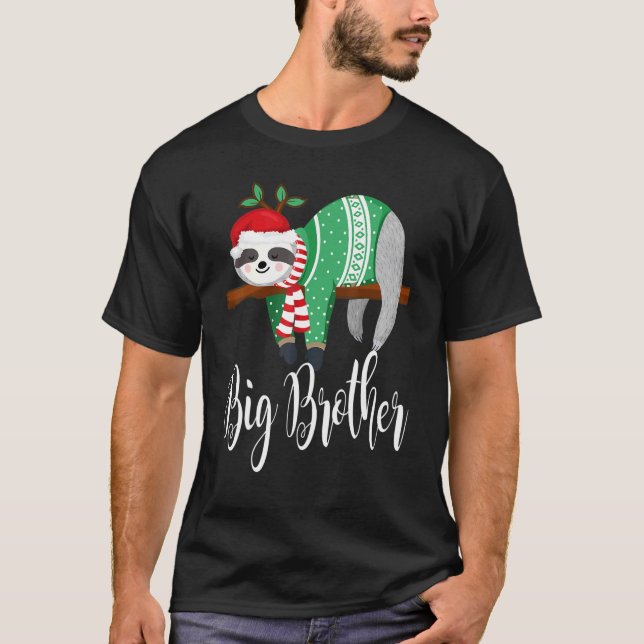 Big Brother Sloth Santa Hat jul Pajama Fami T Shirt (Framsida)