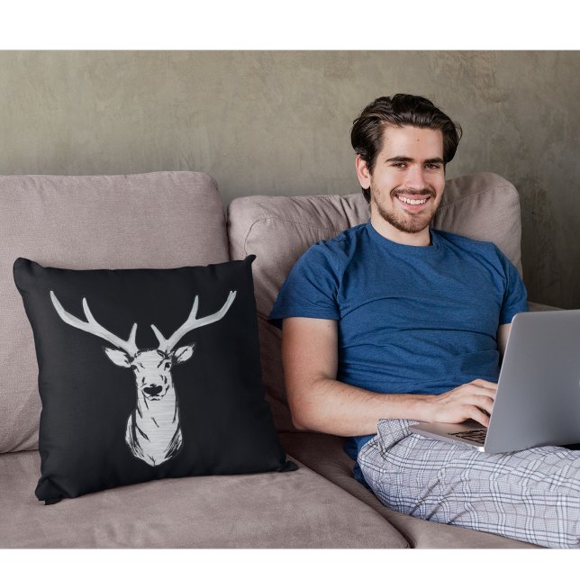 Big Buck Silver Hjort Black Modern Manar Kudde (Silver Buck Black Sleek and Modern pillow for the bachelor in your life.)