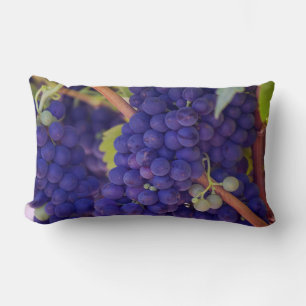 Big Bunch of Juicy Lila Grapes Lumbarkudde