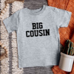 Big Cousin | Matchningsfamilj T Shirt<br><div class="desc">personlig för klädesplagg i anpassningsbar med "Big Cousin"-grafik eller annan anpassningsbar. Använda designen verktyg om du vill redigera texten typsnitt och färg eller lägga till egna foton för att skapa en typ av anpassningsbar t-shirt-design. Välj bland många olika t-shirts,  tanktop och sweatshirts för manar,  kvinnor,  barn,  småbarn och spädbarn.</div>