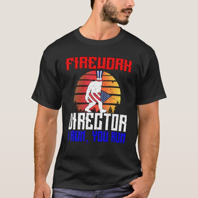 Big Foot Fireworks Director Perfekt 4:e juli T Shirt (Framsida)
