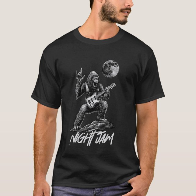 Big Foot med gitarr. Natt jam. T Shirt (Framsida)