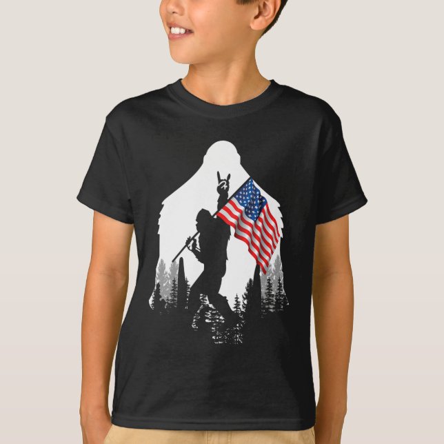 Big Foot Shirt - Bigfoot Sasquatch American Flagga T Shirt (Framsida)