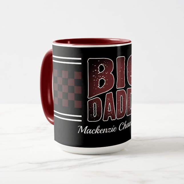 Big Pappa med Brown Checkers och Namn på Black Mugg (Framsida vänster)
