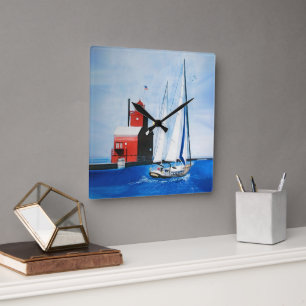 Big Red Michigan Lighthouse och Sailboat Fyrkantig Klocka