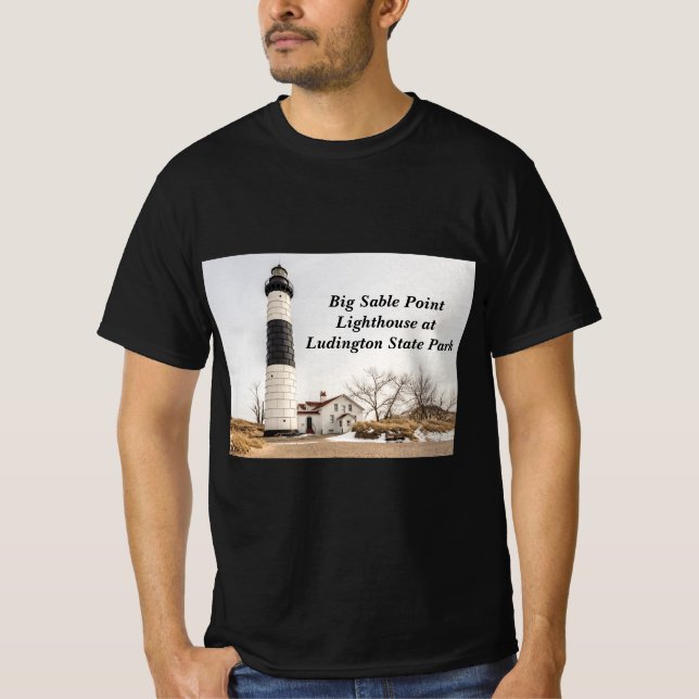 Big Sable Point Lighthouse i Ludington T Shirt (Framsida)