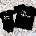 Big Sister | Matchande familj i Syskon T Shirt<br><div class="desc">personlig med stor anpassningsbar i trendigets moderna teckensnitt. Perfekt för ett gravid-meddelande eller en gåva till äldre syskon när nyfödd bebis kommer! Använda designen verktyg om du vill redigera färg eller lägga till egen text och egna foton för att skapa en av anpassningsbarnas t-shirt-design. Välj bland en mängd olika t-shirts,...</div>