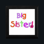 Big Sister-presenter Smyckeskrin<br><div class="desc">Storsisterkartonger,  plattor,  prydnadsföremål,  bärbara datorer,  kuddar,  mugg,  klistermärken,  magneter och mycket annat med skarp grönt,  rosa,  orange och lila textdesign!</div>