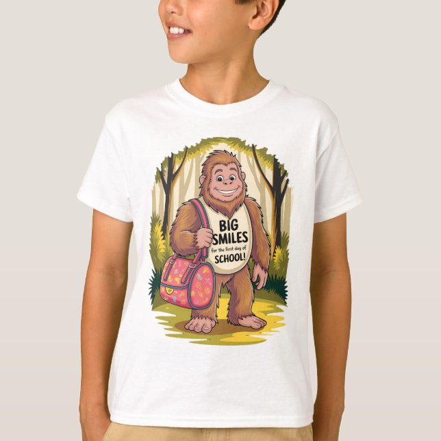 Big Smiles First Day of School Bigfoot Kid's T Shirt (Framsida)