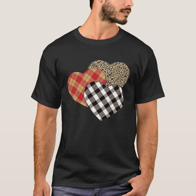 Big Three Hearts Leopard Buffalo Plaid  Valentine' T Shirt (Framsida)