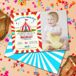 Big Top Circus Carnival 1:a födelsedagsfoto Inbjudningar<br><div class="desc">Fira i stil med trendiget födelsedagsfest inbjudan. Den här designen är enkel att anpassa med din speciella händelsetext och ditt foto,  och dina gäster blir glada när de tar emot dessa fantastiska inbjudningskort.</div>