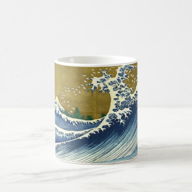 Big Wave (Blue and Guld Japansk Art, Hokusai) Kaffemugg (Center)