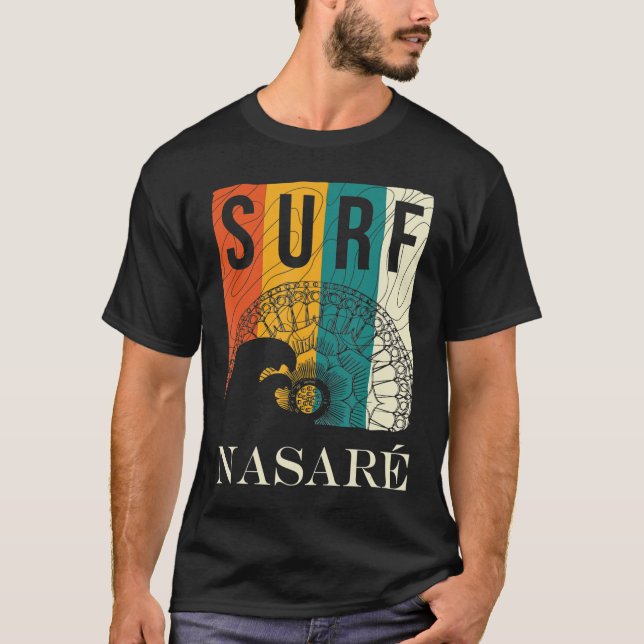 BIG WAVE SURFING NAZARE PORTUGAL T-Shirt (Framsida)
