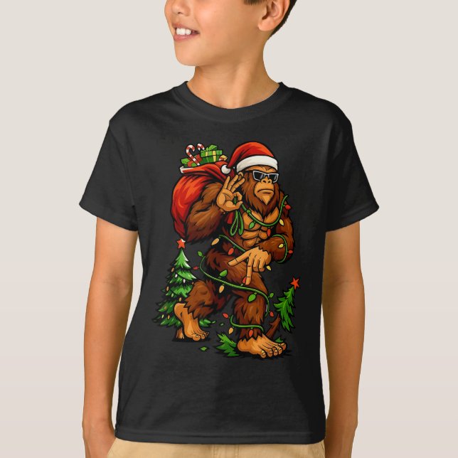 Bigfoot 67 Christmas Tree Lights Xmas Men Sasquatc T Shirt (Framsida)