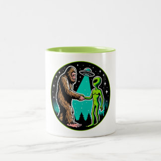 Bigfoot Alien Alliance - Funny Scifi Cryptid Två-Tonad Mugg