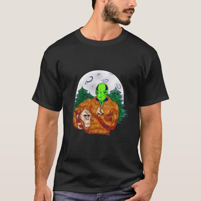 Bigfoot Alien Face Sasquatch Ufo Believers T Shirt (Framsida)