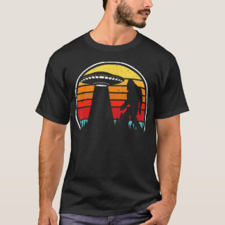 Bigfoot Alien Ufo Flying Saucer Abduction Retro Sa T Shirt