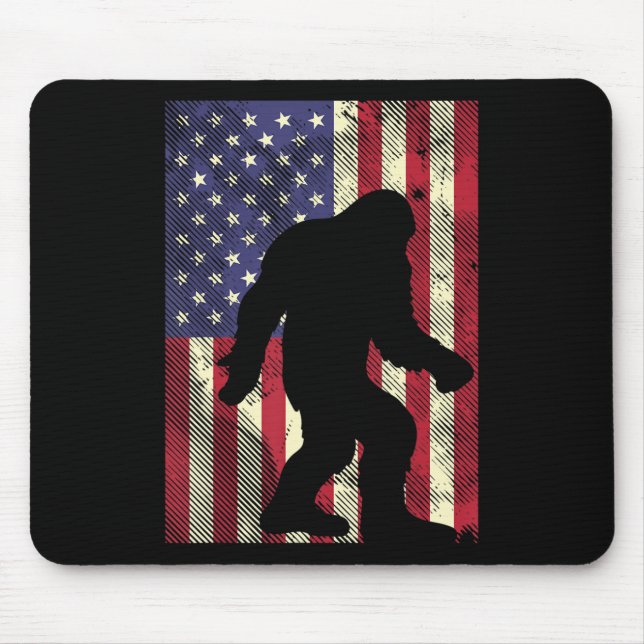 Bigfoot American Flagga Memorial Day Sasquatch Pa Musmatta (Framsidan)