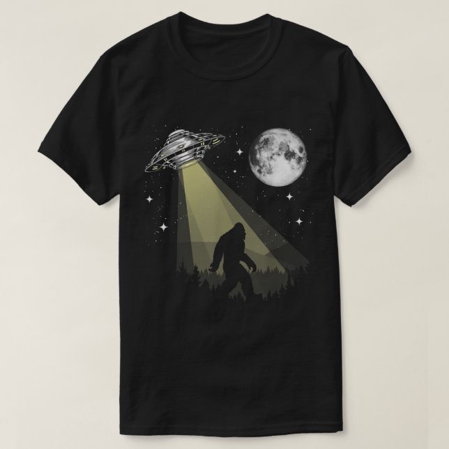 Bigfoot and UFO Under the Moonlight T Shirt (Design framsida)