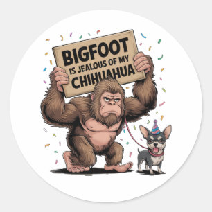 Bigfoot är en av mina Chihuahuas avsky Runt Klistermärke