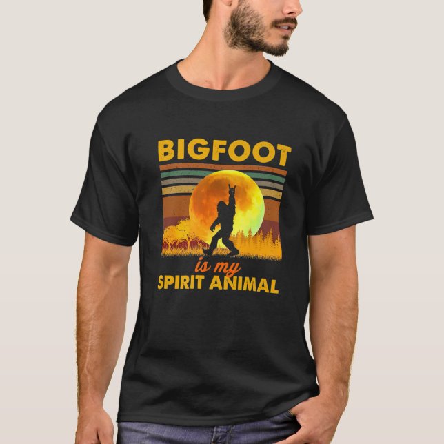 Bigfoot är mitt andliga djur som går in i t shirt (Framsida)