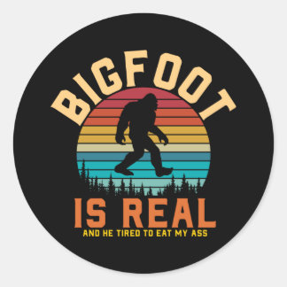 Bigfoot är Real | Bigfoot Retro Design Runt Klistermärke