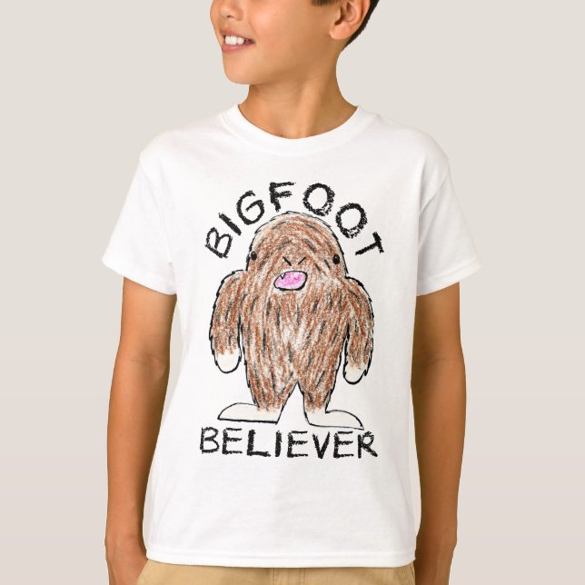 BIGFOOT BELIEVER - Roligt Sasquatch Crayon Sketch Tee Shirt (Framsida)
