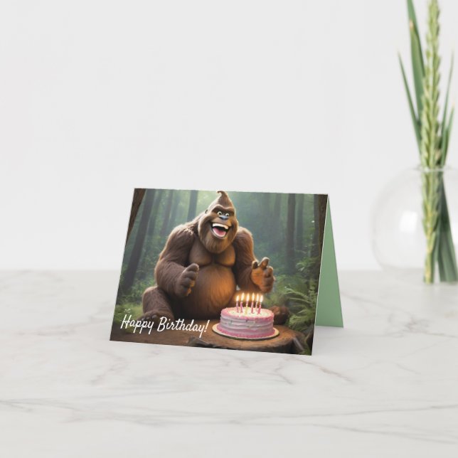 Bigfoot Birthday Surprise - Cute Sasquatch Card Kort (Framsida)