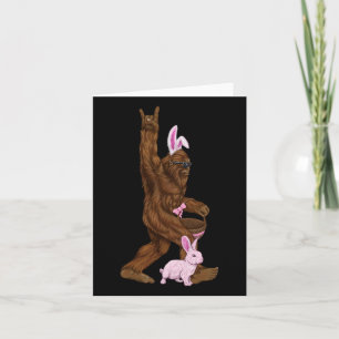 Bigfoot Bunny i en bysket är Roligt för Söndag Kort