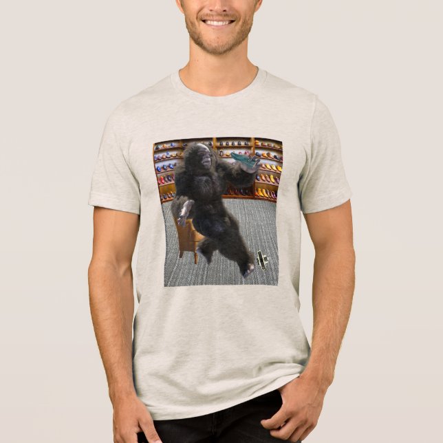 Bigfoot Buying Shoes T Shirt (Framsida)