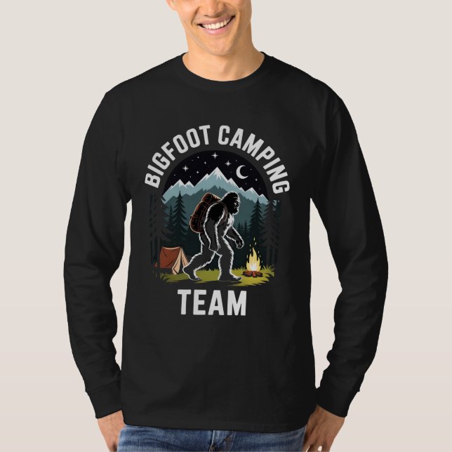 Bigfoot Camping Team Shirt, Funny Sasquatch Campfi T Shirt (Framsida)