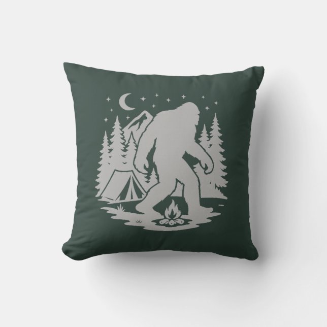 Bigfoot Camping Throw Pillow Kudde (Framsida)