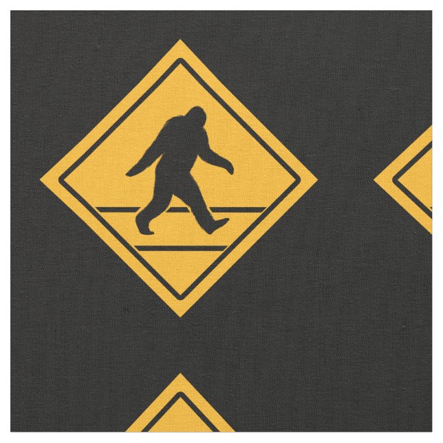 Bigfoot Crossing Mönster| Sasquatch Squatchy Tyg (Närbild)
