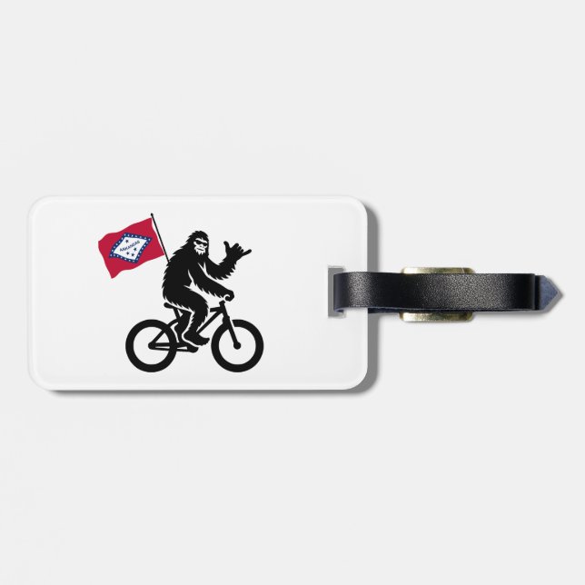 Bigfoot Cycling Arkansas Flagga Bagagebricka (Baksida Vågrät)